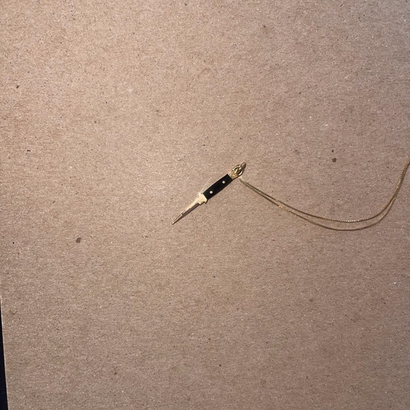 Gold and Black Onyx Necklace - Picture 4 of 5